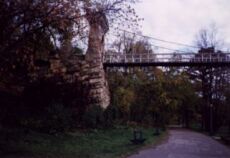 Podul suspensat din Parcul Romanescu (fost Bibescu)